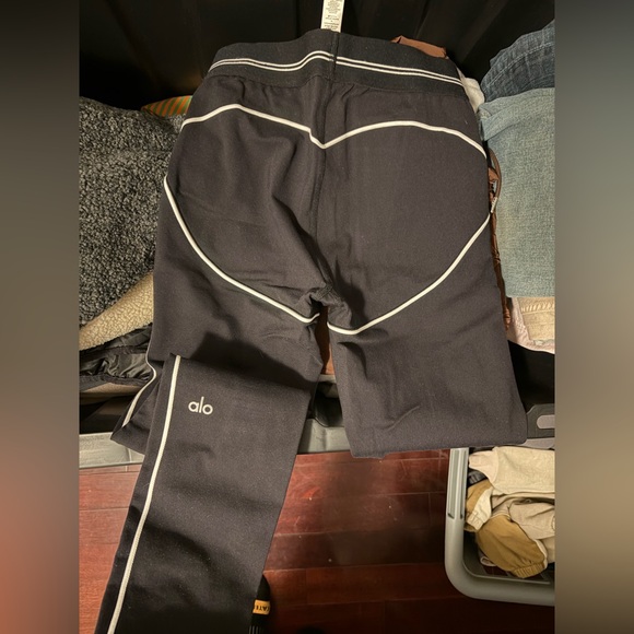 ALO Airbrush Heart Throb Bra & Leggings Set - worn once for Pilates photoshoot - Picture 5 of 6